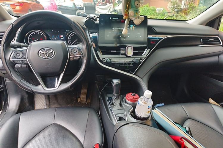 Used Toyota Camry 2021 2.0G Luxury Edition Center Console