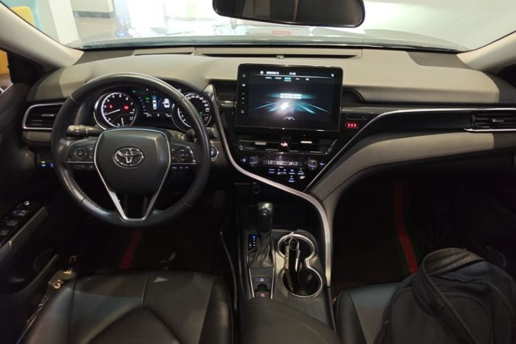 Used Toyota Camry 2021 2.0G Luxury Edition Center Console