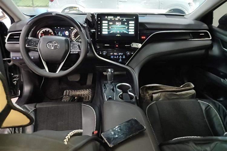 Used Toyota Camry 2021 2.0G Luxury Edition Center Console