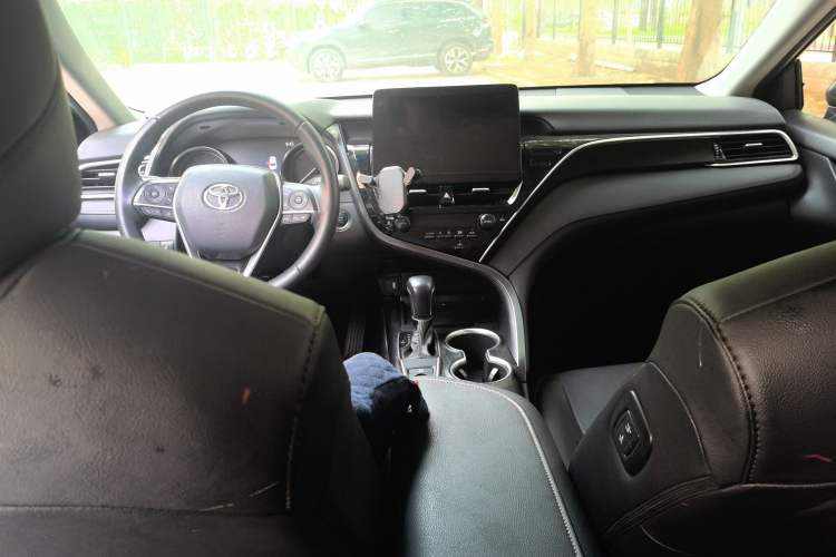 Used Toyota Camry 2021 2.0G Luxury Edition Center Console