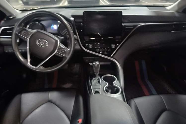 Used Toyota Camry 2021 2.0G Luxury Edition Center Console