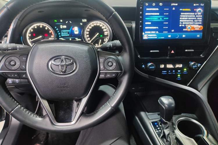 Used Toyota Camry 2021 2.0G Luxury Edition Center Console