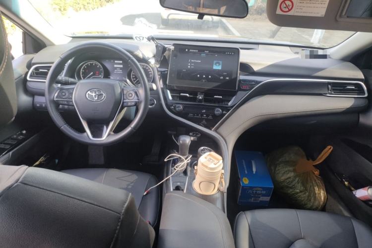 Used Toyota Camry 2021 2.0G Luxury Edition Center Console