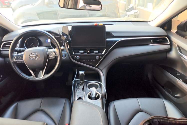 Used Toyota Camry 2021 2.0G Luxury Edition Center Console