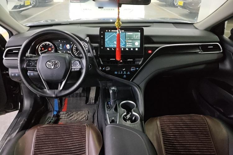 Used Toyota Camry 2021 2.0G Luxury Edition Center Console