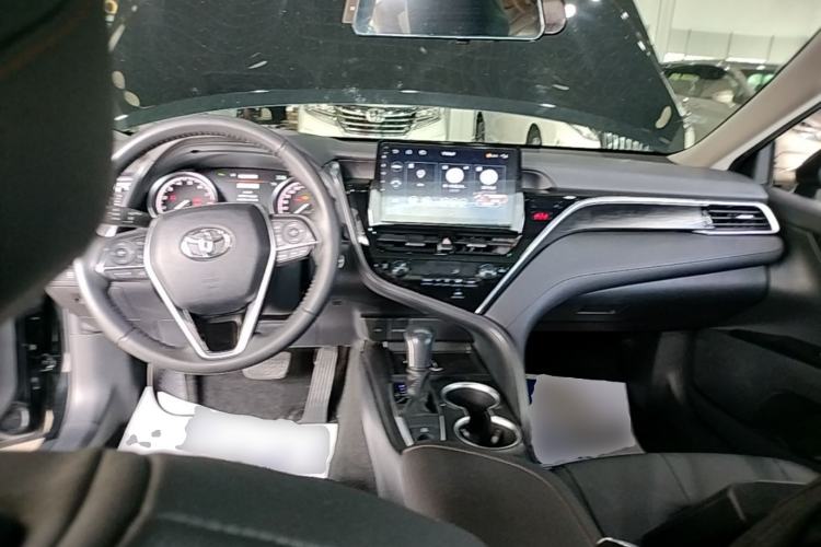 Used Toyota Camry 2021 2.0G Luxury Edition Center Console