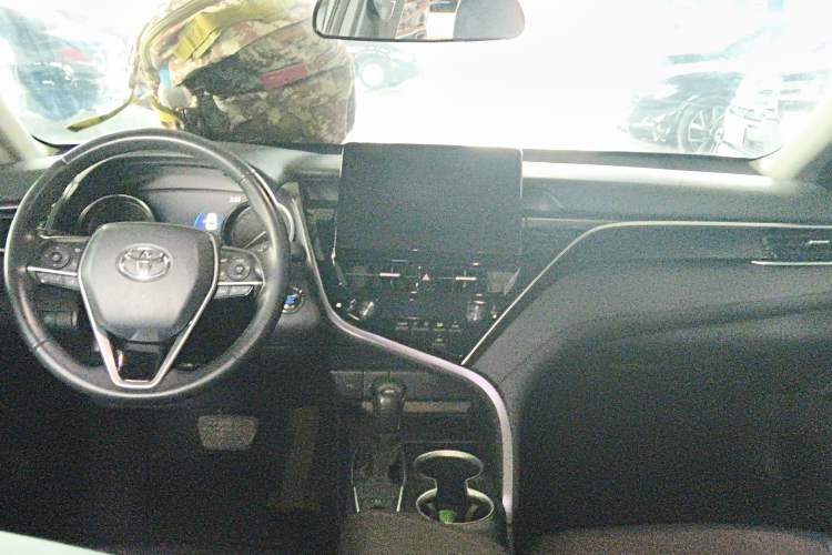 Used Toyota Camry 2021 2.0G Luxury Edition Center Console