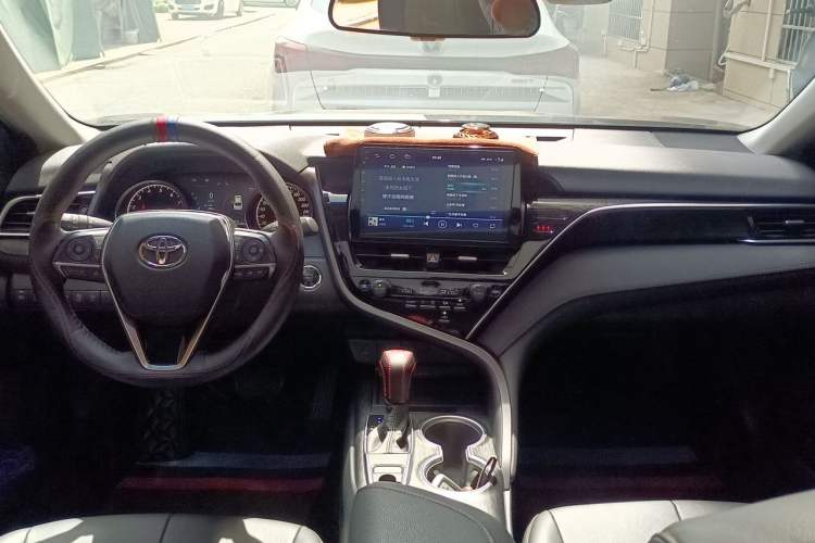 Used Toyota Camry 2021 2.0G Luxury Edition Center Console