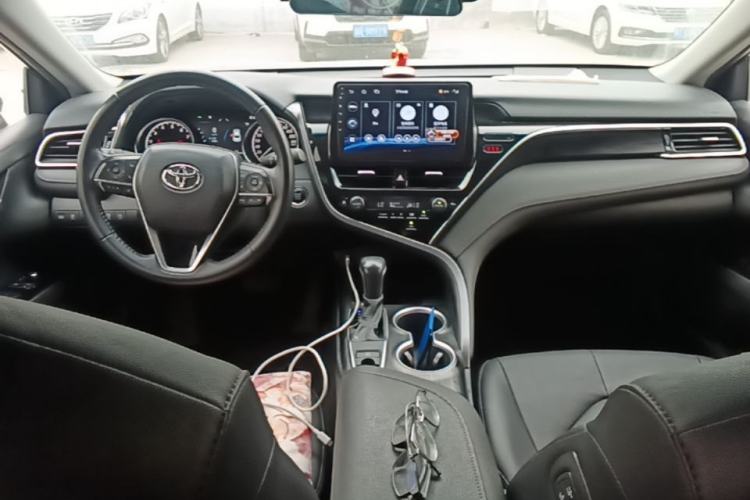 Used Toyota Camry 2021 2.0G Luxury Edition Center Console