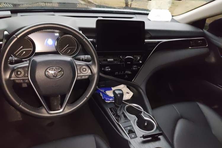 Used Toyota Camry 2021 2.0G Luxury Edition Center Console