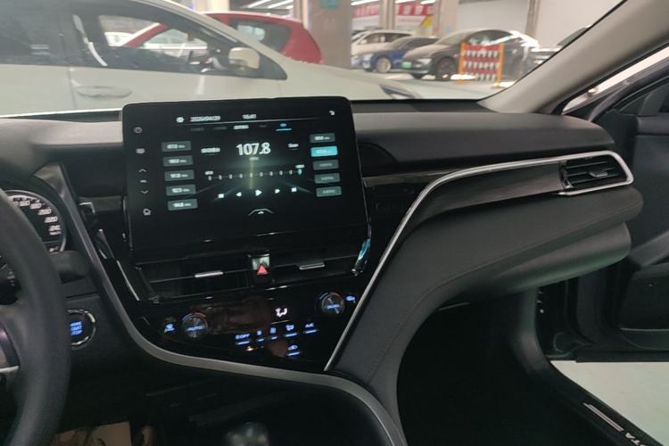 Used Toyota Camry 2021 2.0G Luxury Edition Center Console