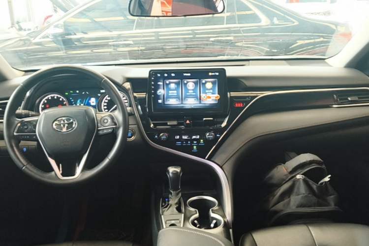 Used Toyota Camry 2021 2.0G Luxury Edition Center Console