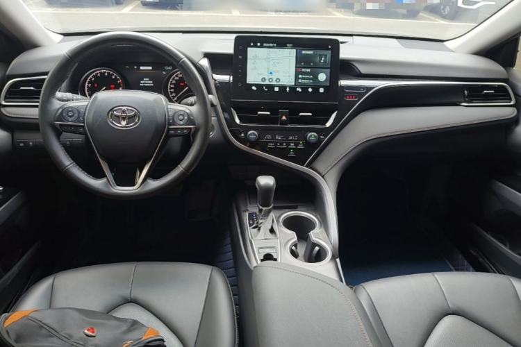Used Toyota Camry 2021 2.0G Luxury Edition Center Console