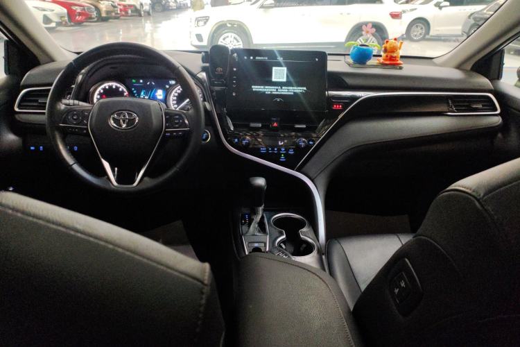 Used Toyota Camry 2021 2.0G Luxury Edition Center Console