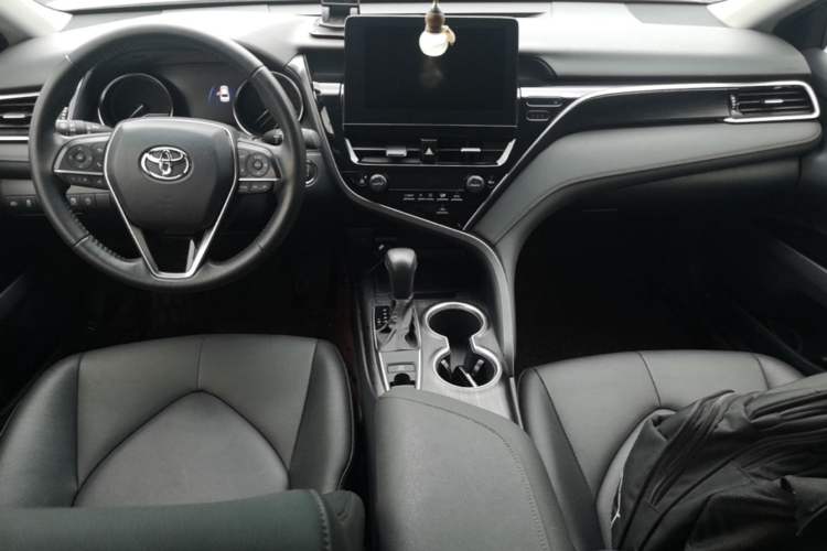 Used Toyota Camry 2021 2.0G Luxury Edition Center Console