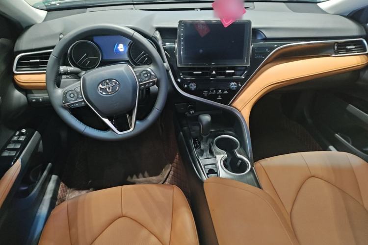 Used Toyota Camry 2021 2.0G Luxury Edition Center Console