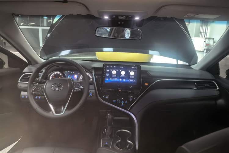 Used Toyota Camry 2021 2.0G Luxury Edition Center Console