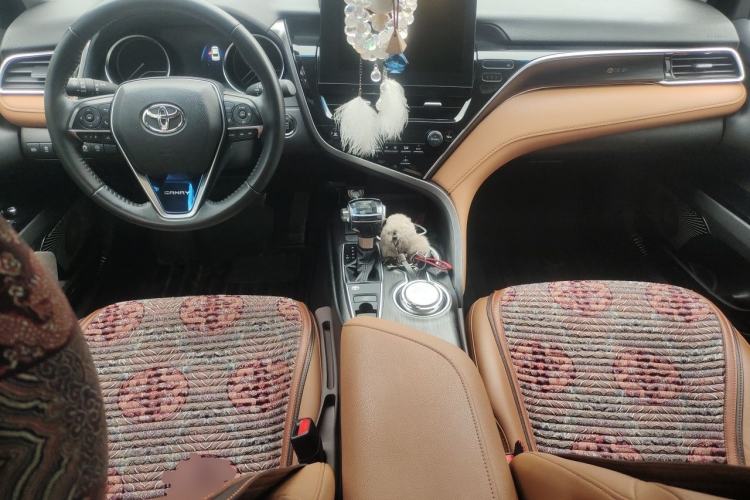 Used Toyota Camry 2021 2.0G Luxury Edition Center Console