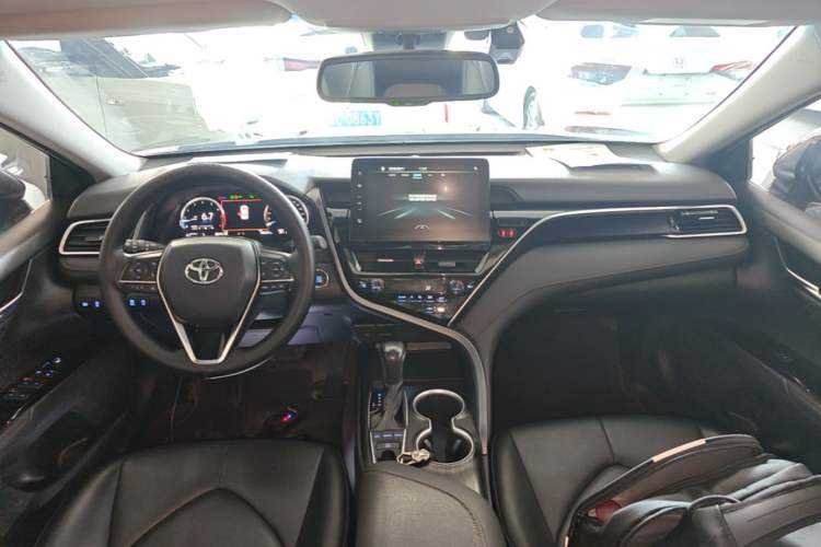 Used Toyota Camry 2021 2.5G Luxury Edition Center Console