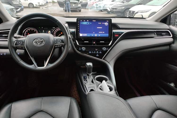 Used Toyota Camry 2021 2.0G Luxury Edition Center Console