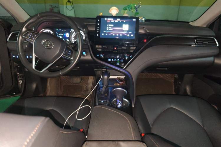 Used Toyota Camry 2021 2.0G Luxury Edition Center Console