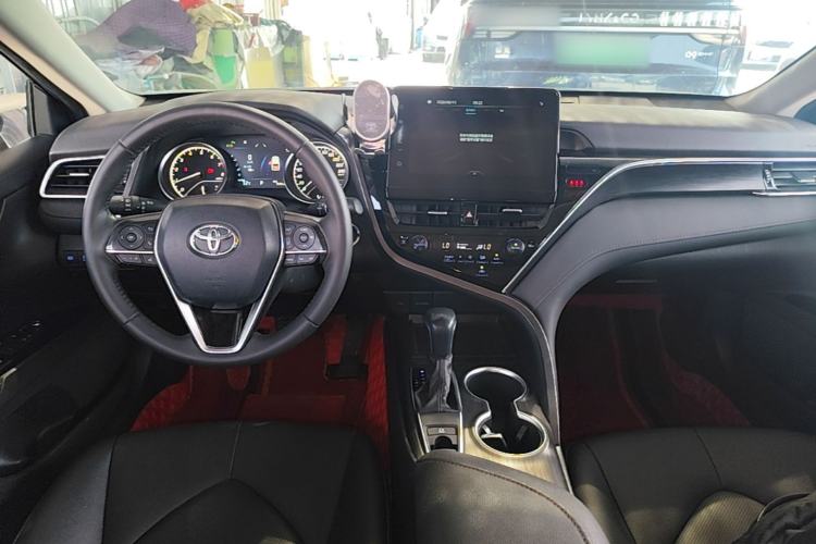 Used Toyota Camry 2021 2.0G Luxury Edition Center Console