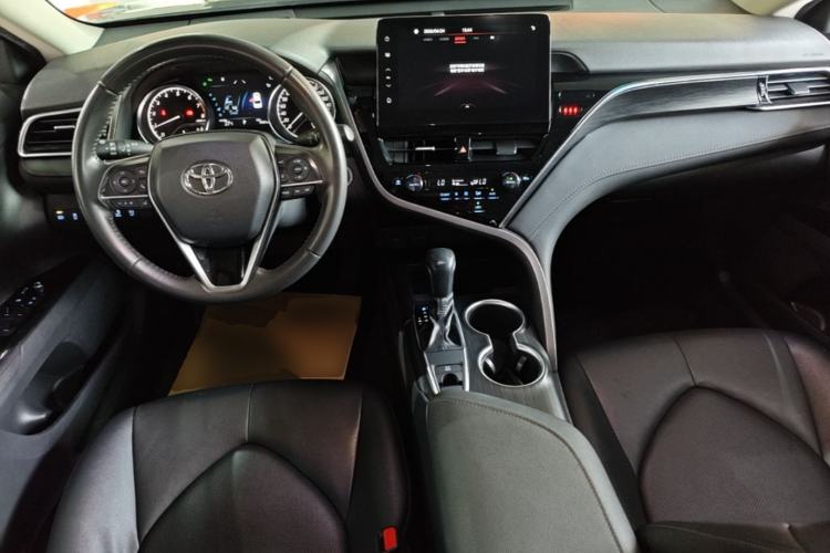 Used Toyota Camry 2021 2.0G Luxury Edition Center Console