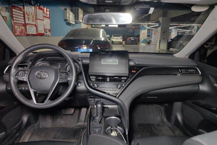 Used Toyota Camry 2021 2.0G Luxury Edition Center Console