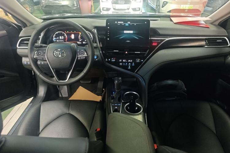 Used Toyota Camry 2021 2.5G Luxury Edition Center Console