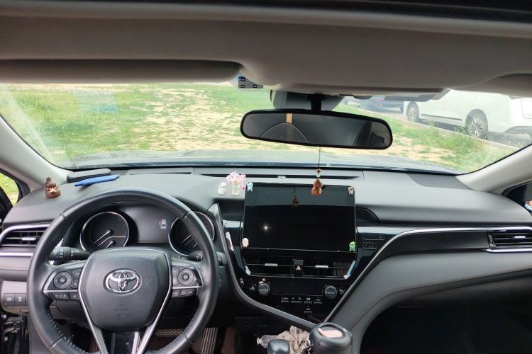 Used Toyota Camry 2021 2.0G Luxury Edition Center Console