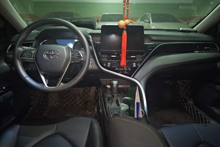 Used Toyota Camry 2021 2.0G Luxury Edition Center Console
