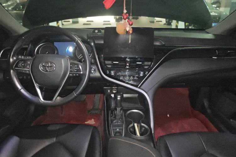 Used Toyota Camry 2021 2.0G Luxury Edition Center Console