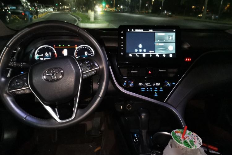 Used Toyota Camry 2021 2.5G Luxury Edition Center Console