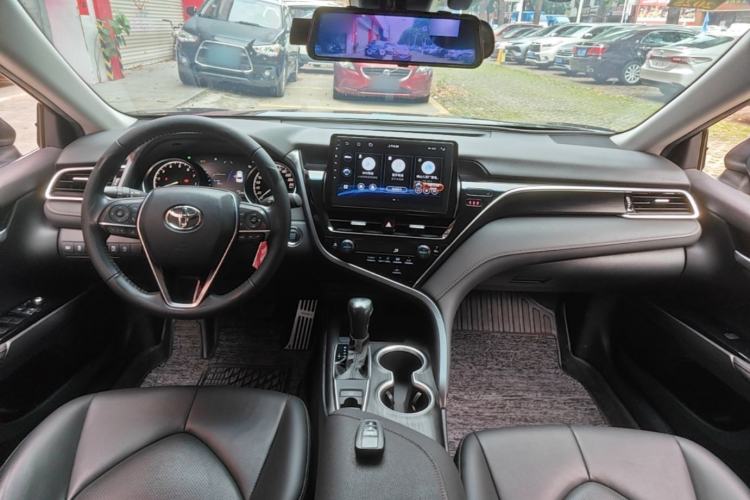 Used Toyota Camry 2021 2.0G Luxury Edition Center Console