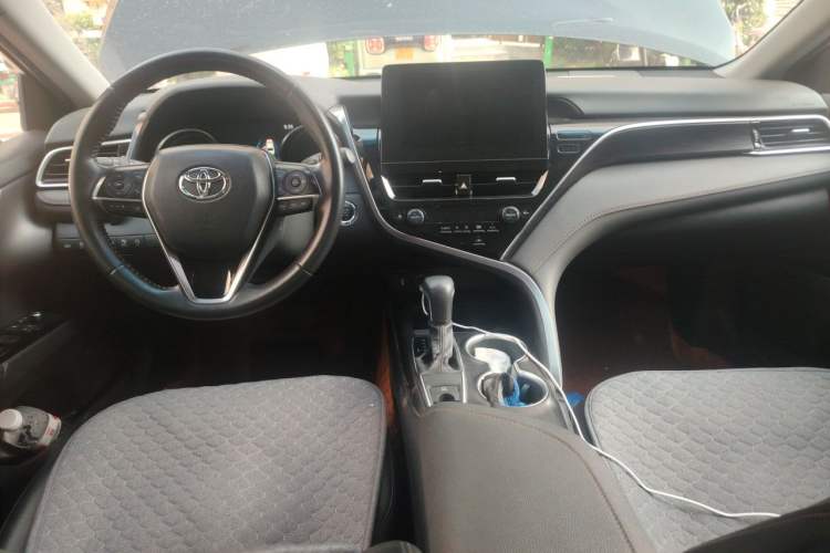 Used Toyota Camry 2021 2.0G Luxury Edition Center Console