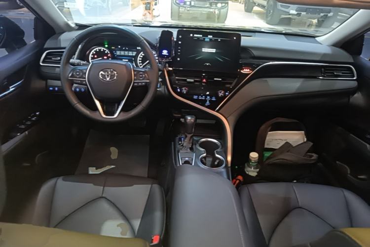 Used Toyota Camry 2021 2.0G Luxury Edition Center Console