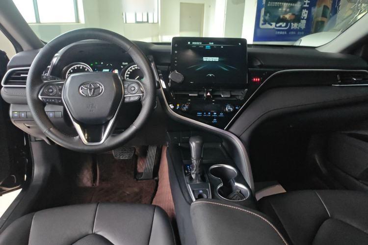 Used Toyota Camry 2021 2.0G Luxury Edition Center Console