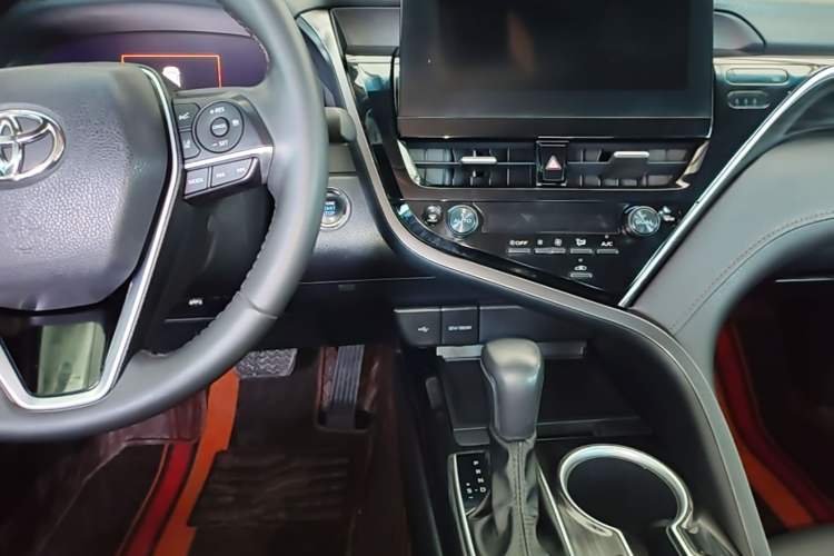 Used Toyota Camry 2021 2.5G Luxury Edition Center Console
