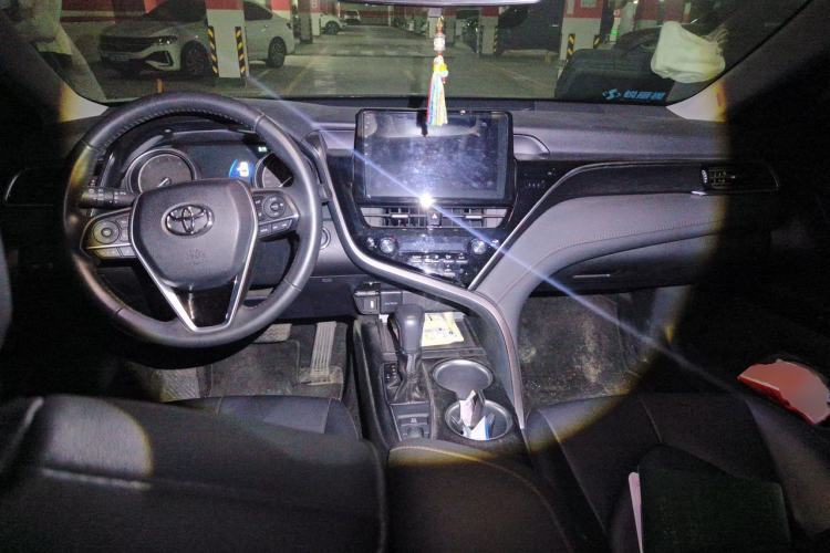 Used Toyota Camry 2021 2.0G Luxury Edition Center Console