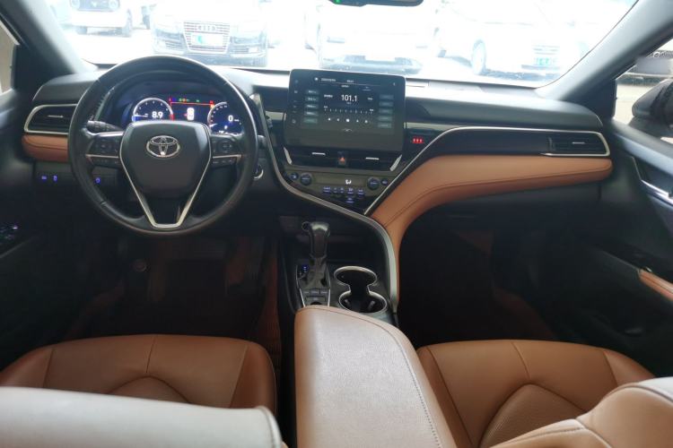 Used Toyota Camry 2021 2.5G Luxury Edition Center Console