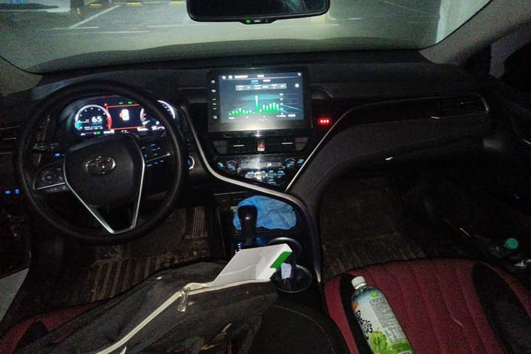 Used Toyota Camry 2021 2.5G Luxury Edition Center Console