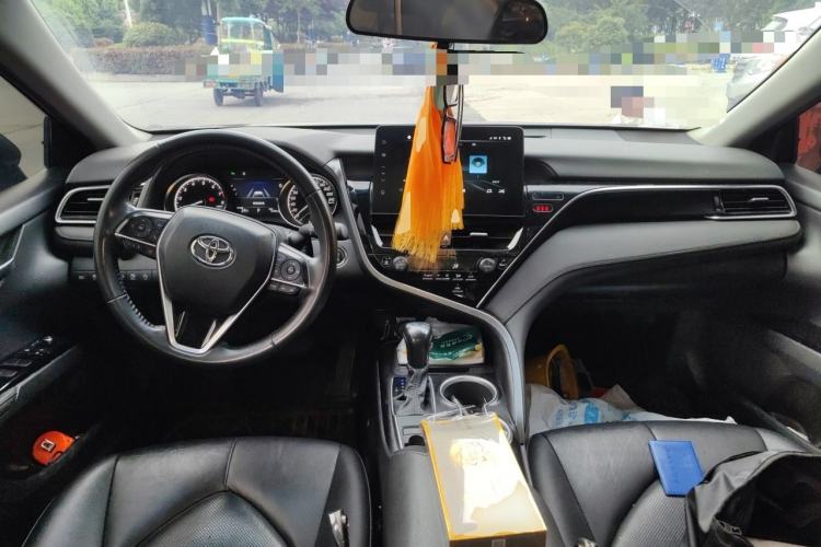 Used Toyota Camry 2021 2.0G Luxury Edition Center Console