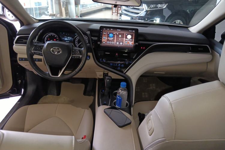 Used Toyota Camry 2021 2.0G Luxury Edition Center Console
