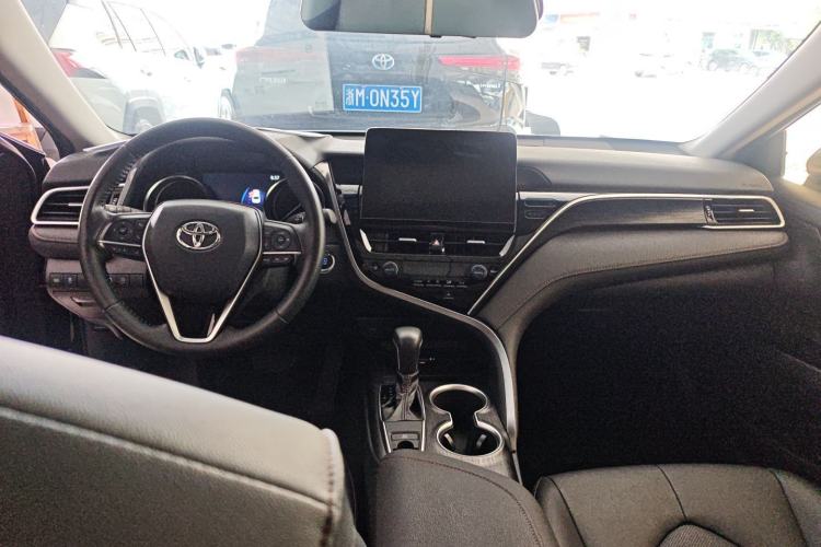 Used Toyota Camry 2021 2.0G Luxury Edition Center Console