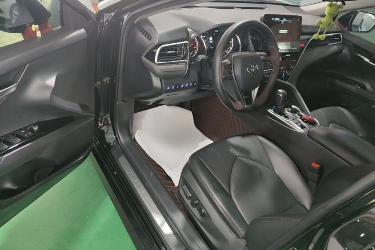 Used Toyota Camry 2021 2.0G Luxury Edition Driver Seat