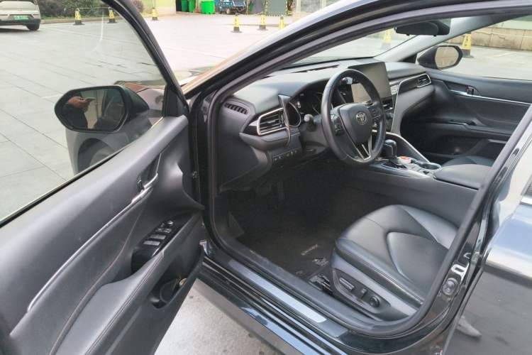Used Toyota Camry 2021 2.0G Luxury Edition Driver Seat