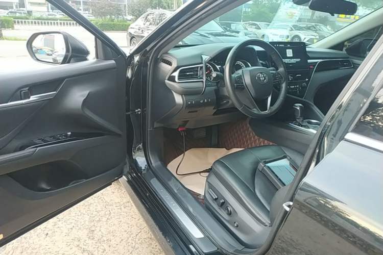 Used Toyota Camry 2021 2.0G Luxury Edition Driver Seat