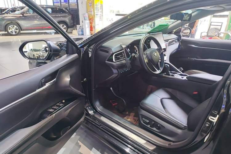 Used Toyota Camry 2021 2.0G Luxury Edition Driver Seat