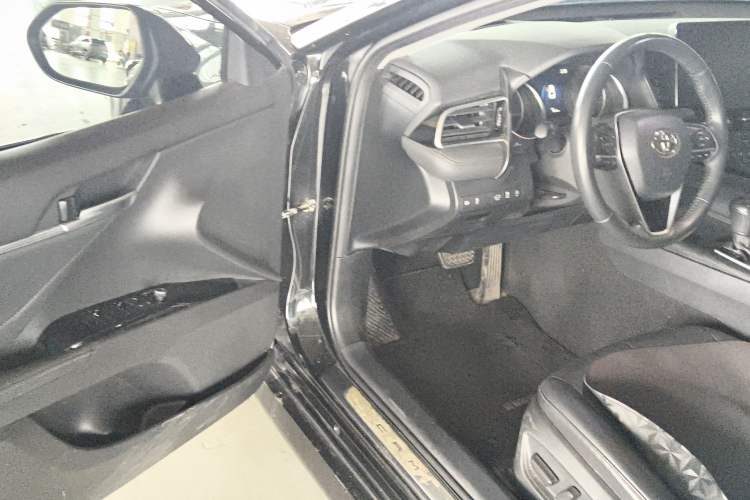 Used Toyota Camry 2021 2.0G Luxury Edition Driver Seat