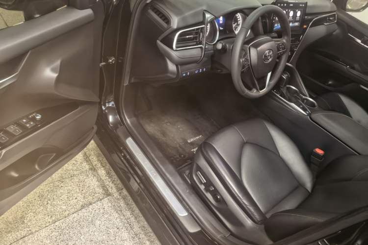 Used Toyota Camry 2021 2.0G Luxury Edition Driver Seat